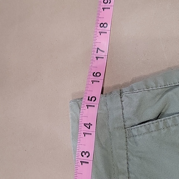 Old Navy Size 6 Khaki Green Just Below Waist Chino Shorts, Gently Used Condition - Picture 5 of 11
